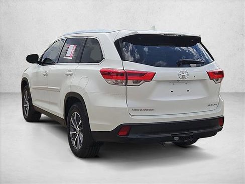Used 2019 Toyota Highlander XLE AWD/4WD image 8