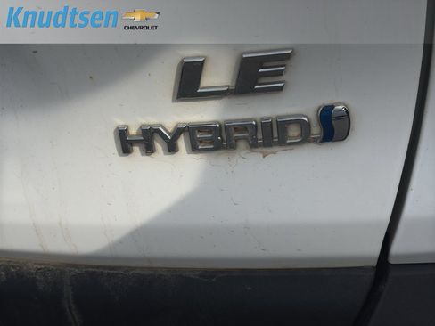 Used 2022 Toyota RAV4 LE AWD/4WD image 9