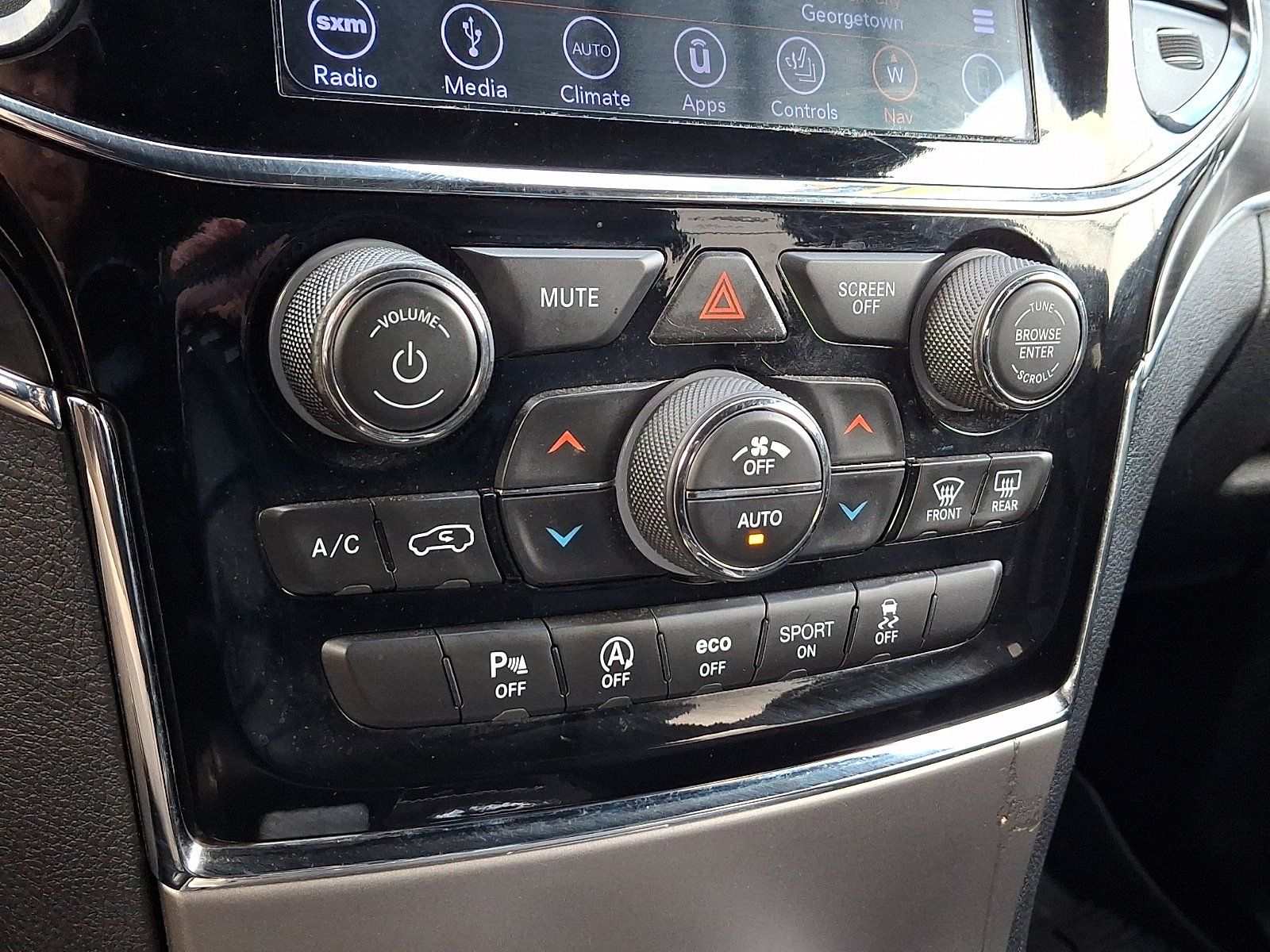 Used 2019 Jeep Grand Cherokee Limited AWD/4WD image 16