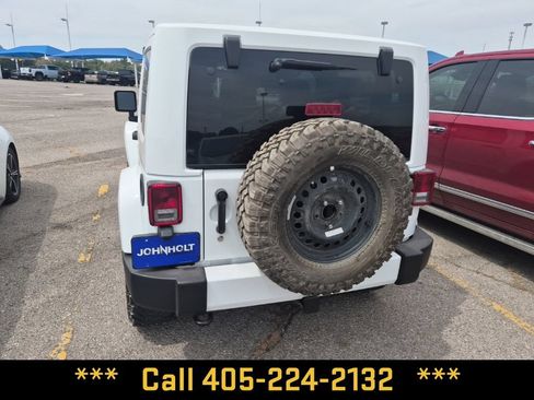 Used 2016 Jeep Wrangler Sahara w/ Connectivity Group AWD/4WD image 13