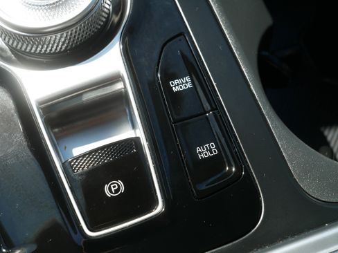Certified 2025 Kia Carnival EX FWD image 32