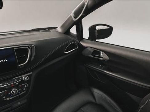 New 2027 Chrysler Pacifica Select FWD image 37