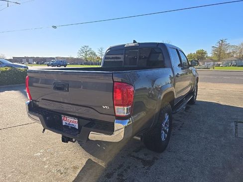 Used 2017 Toyota Tacoma SR5 w/ Tow Package image 5