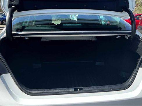 Used 2025 Toyota Camry LE w/ Convenience Package image 31