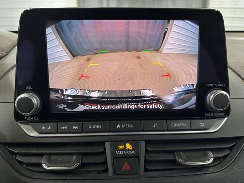 Used 2022 Nissan Altima 2.5 SR FWD image 11