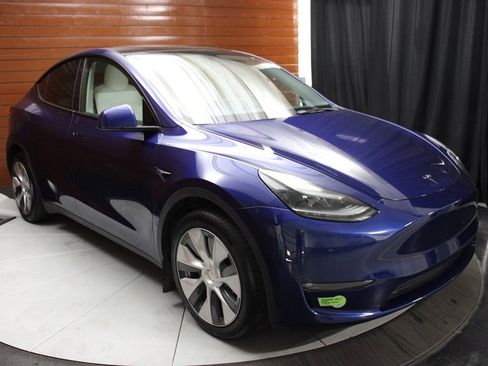 Used 2023 Tesla Model Y Long Range image 12