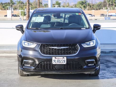 Certified 2024 Chrysler Pacifica Touring-L image 3