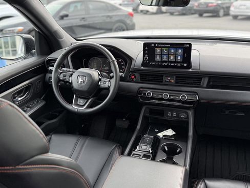 Certified 2025 Honda Pilot TrailSport image 39