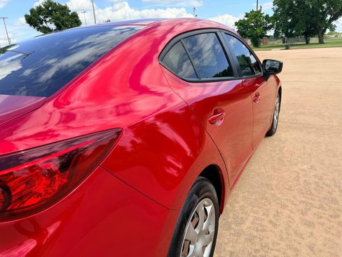 Used 2016 MAZDA MAZDA3 i Sport FWD image 32