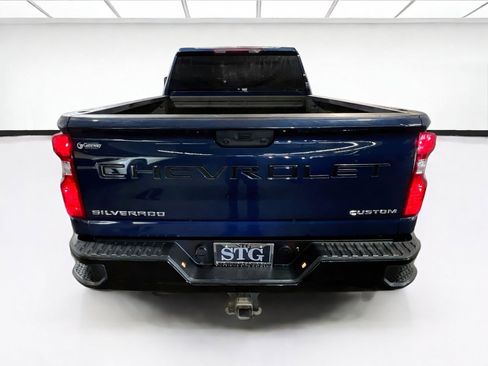 Used 2022 Chevrolet Silverado 2500 Custom w/ Custom Value Package AWD/4WD image 5