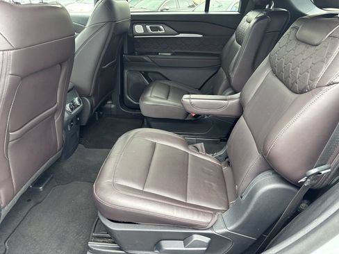 Used 2025 Ford Explorer Platinum w/ LUX Leather Package AWD/4WD image 24