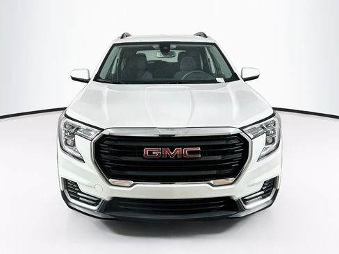 Used 2023 GMC Terrain SLE w/ Driver Convenience Package AWD/4WD image 2