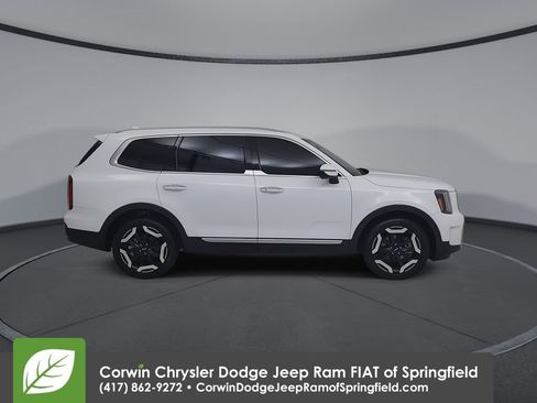Used 2025 Kia Telluride S AWD/4WD image 17