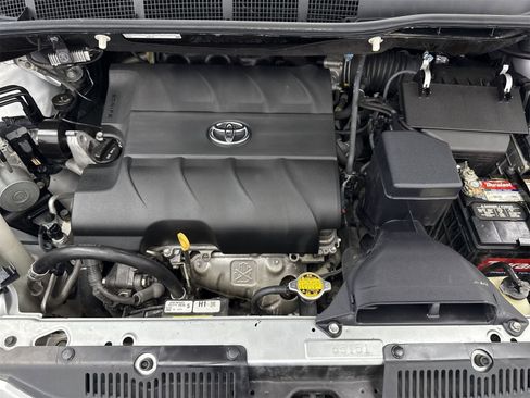 Used 2015 Toyota Sienna LE image 45