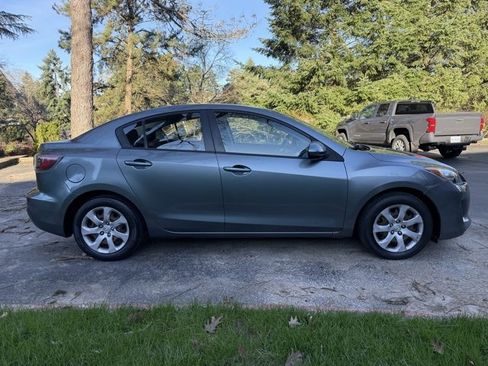 Used 2013 MAZDA MAZDA3 i SV w/ Convenience Pkg image 4