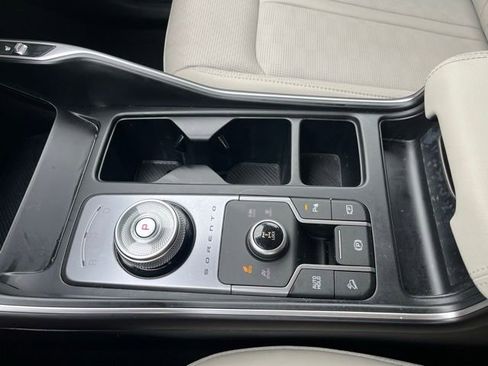 Certified 2025 Kia Sorento EX image 29