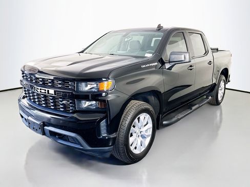 Used 2019 Chevrolet Silverado 1500 Custom w/ Custom Value Package AWD/4WD image 4