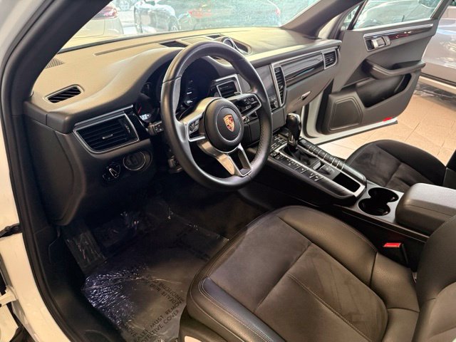 Used 2018 Porsche Macan AWD/4WD image 2