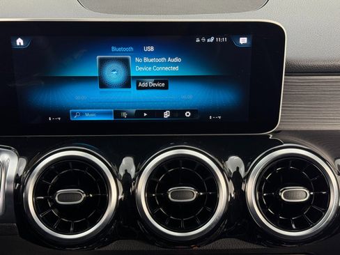 Used 2020 Mercedes-Benz GLB 250 GLB 250 w/ Premium Package image 27