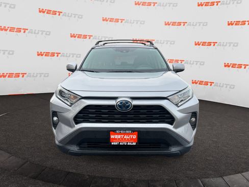 Used 2021 Toyota RAV4 XLE Premium image 8