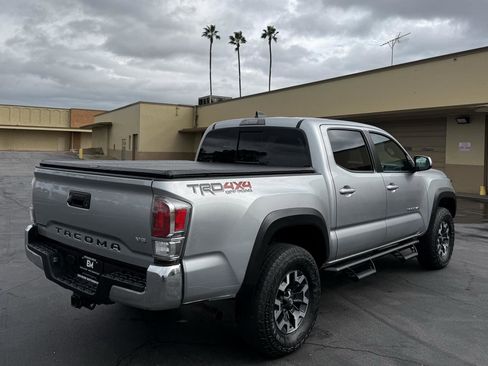Used 2022 Toyota Tacoma TRD Off-Road AWD/4WD image 7