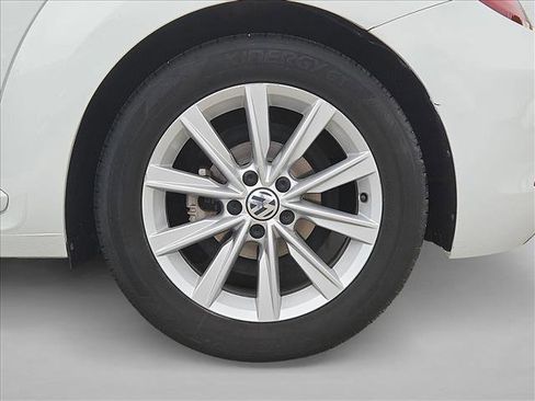Used 2018 Volkswagen Beetle 2.0T FWD image 22