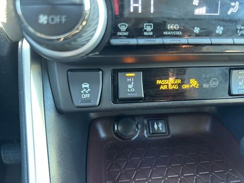 Used 2019 Toyota RAV4 Limited image 22