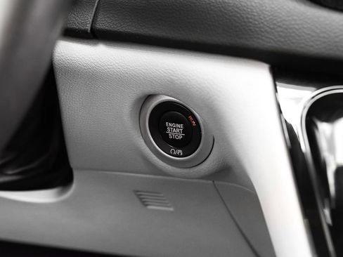 Used 2024 Chrysler Pacifica Touring-L FWD image 33