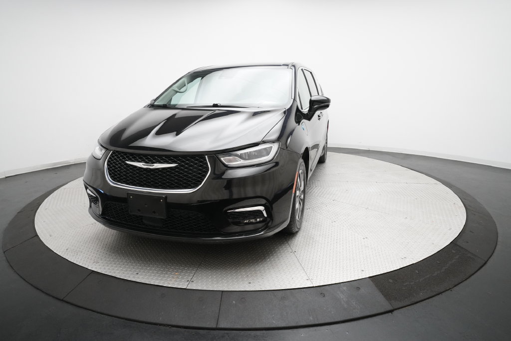 Used 2024 Chrysler Pacifica Limited FWD image 12