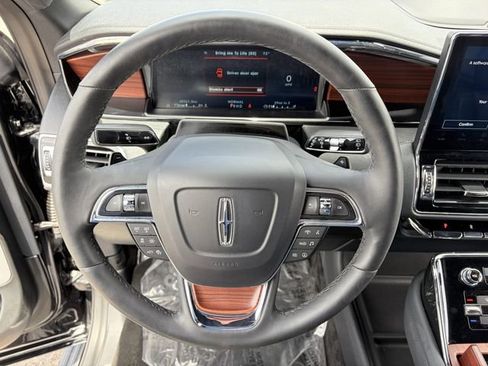 Used 2023 Lincoln Navigator Reserve AWD/4WD image 24