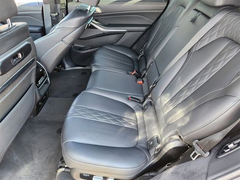 Used 2023 BMW X7 xDrive40i w/ Executive Package image 16