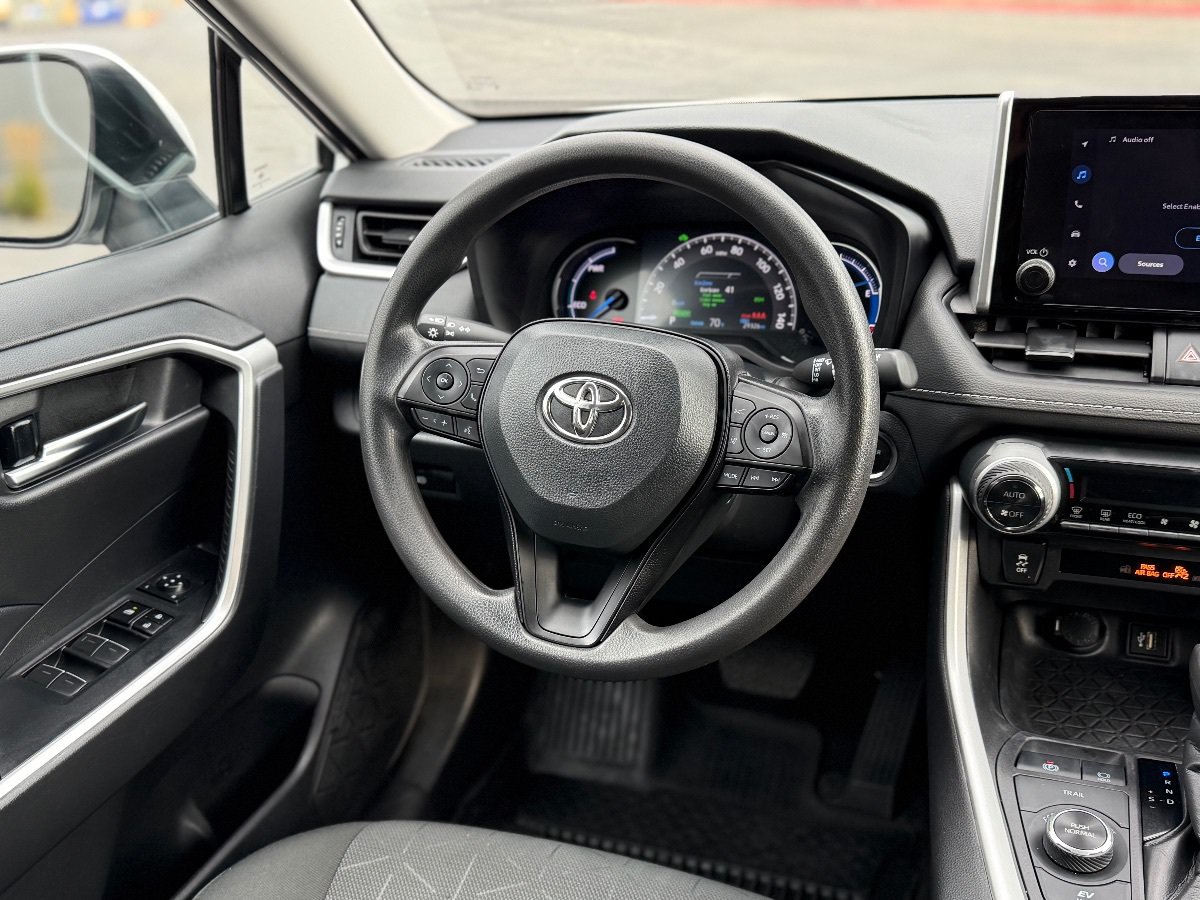 Used 2024 Toyota RAV4 XLE AWD/4WD image 20