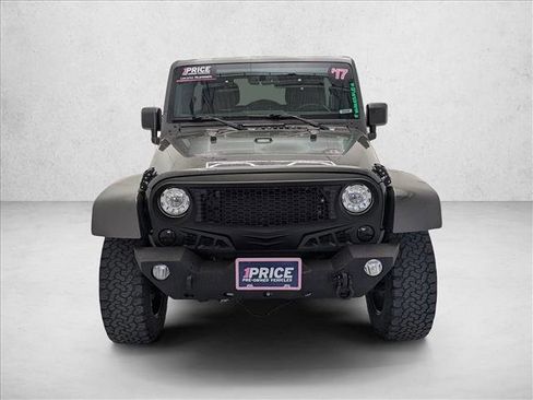 Used 2017 Jeep Wrangler Unlimited Sahara w/ Connectivity Group AWD/4WD image 2