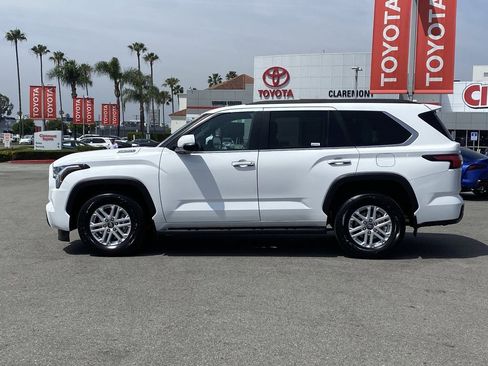 Certified 2025 Toyota Sequoia SR5 AWD/4WD image 39