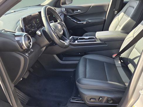 Used 2025 Chevrolet Equinox LT w/ Convenience Package II AWD/4WD image 9