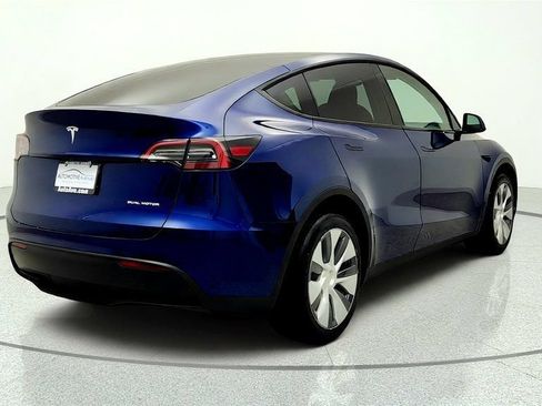 Used 2023 Tesla Model Y Long Range AWD/4WD image 5
