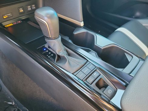 Used 2025 Toyota Camry SE image 28