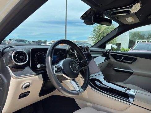 Used 2024 Mercedes-Benz GLC 300 4MATIC image 4