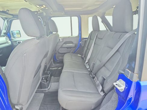 Used 2020 Jeep Wrangler Unlimited Sahara AWD/4WD image 17