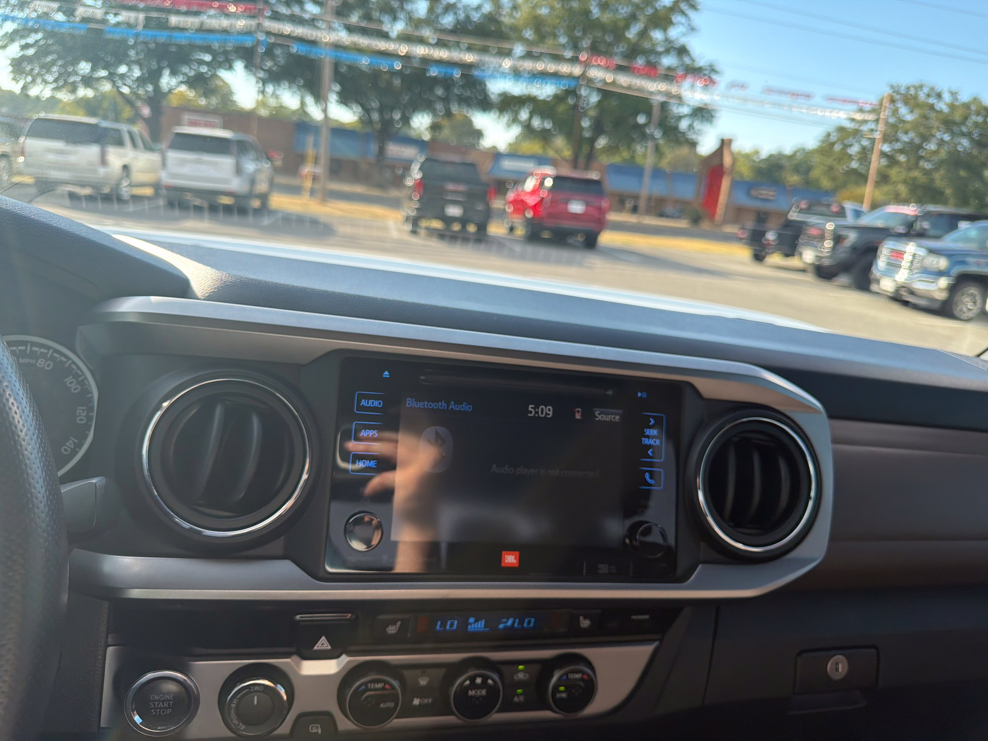 Used 2016 Toyota Tacoma Limited w/ Towing Package AWD/4WD image 13