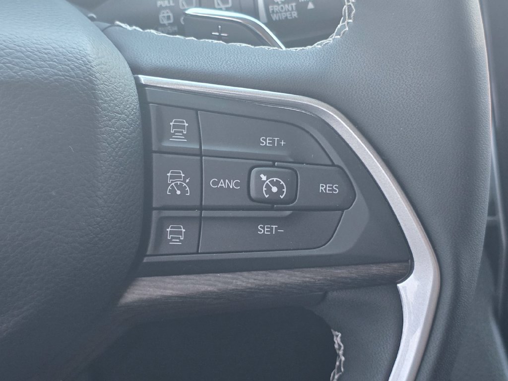 Used 2023 Jeep Grand Cherokee L Limited RWD image 33