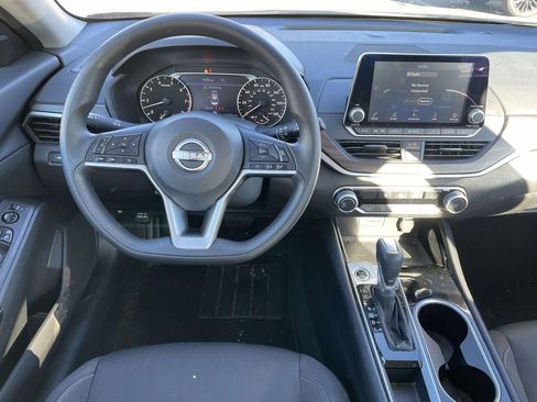 Used 2024 Nissan Altima 2.5 SV image 25