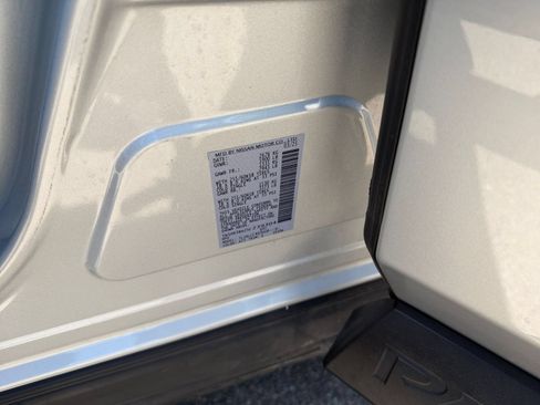Used 2025 Nissan Pathfinder SV FWD image 27