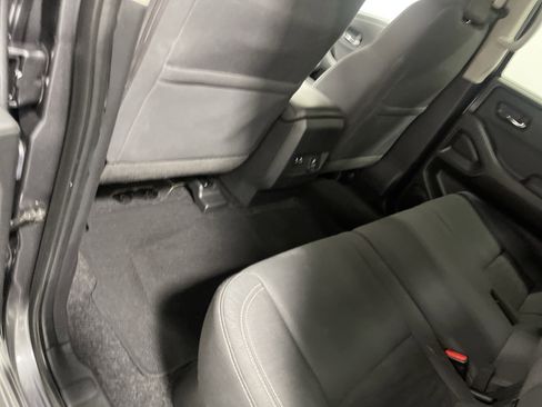 Used 2022 Nissan Frontier SV image 17