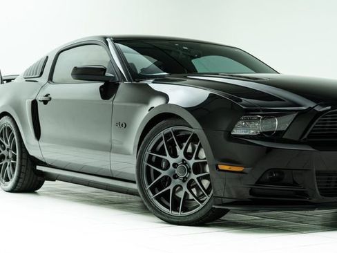 Used 2013 Ford Mustang GT Premium image 3