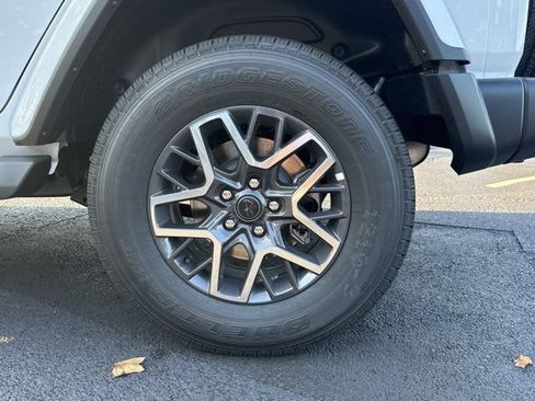 New 2026 Jeep Wrangler Unlimited Sahara AWD/4WD image 18