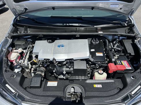 Used 2022 Toyota Prius L Eco FWD image 16