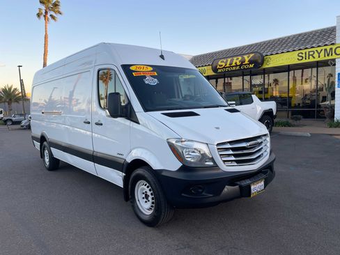 Used 2015 Freightliner Sprinter 2500 RWD image 1