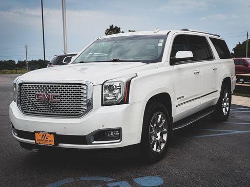 Used 2017 GMC Yukon XL Denali w/ Open Road Package AWD/4WD image 18