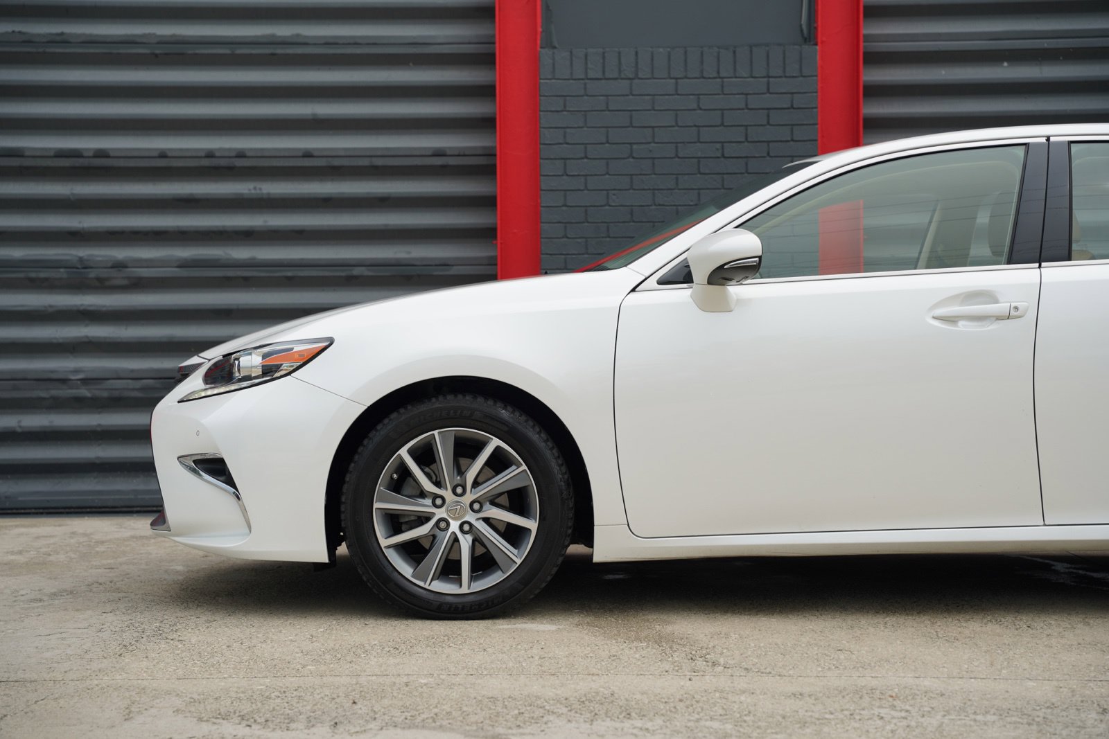 Used 2016 Lexus ES 300h w/ Ultra Luxury Package FWD image 6
